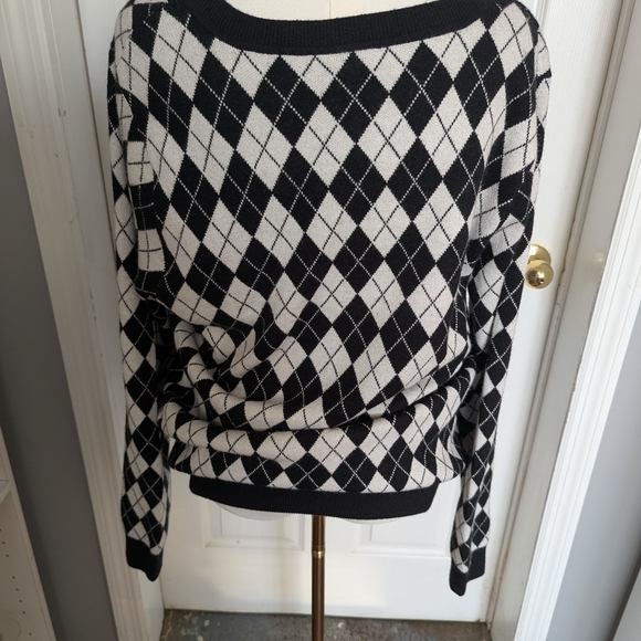 Torrid Black and White Diamond V-Neck Sweater - Picture 3 of 4